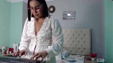 Isabel online show from October 8, 2025, 12:47 pm