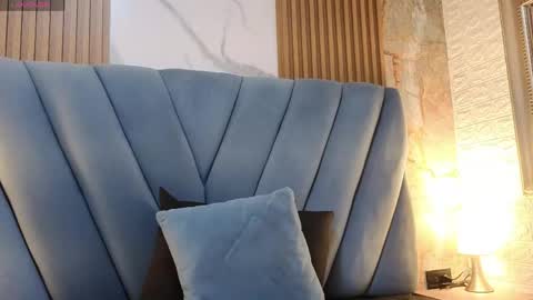 salome_cruxx online show from April 15, 2026, 12:01 pm