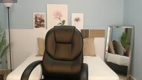 salome_veles online show from June 22, 2026, 6:49 pm