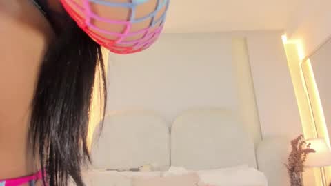 Snapshot of salomebell chatting on September 18, 2025, 9:28 pm online show from September 18, 2025, 9:28 pm