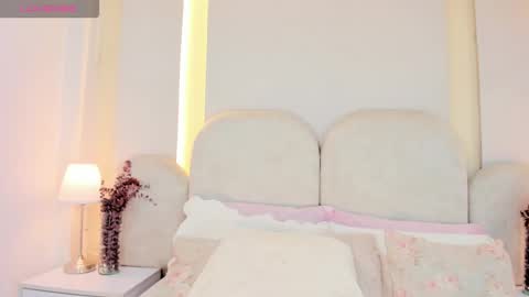 Snapshot of salomebell chatting on September 27, 2025, 10:26 pm online show from September 27, 2025, 10:26 pm