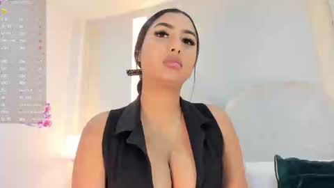 Snapshot of salomebell chatting on October 30, 2025, 8:20 pm online show from October 30, 2025, 8:20 pm