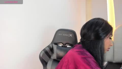 Snapshot of salomebell chatting on December 17, 2025, 8:59 pm online show from December 17, 2025, 8:59 pm