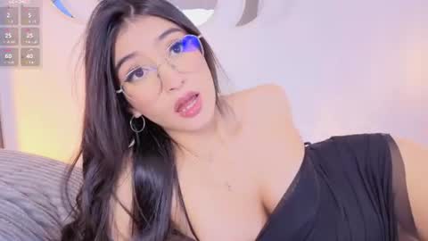 Snapshot of salomee_mon chatting on July 8, 2026, 7:18 pm Salo online show from July 8, 2026, 7:18 pm