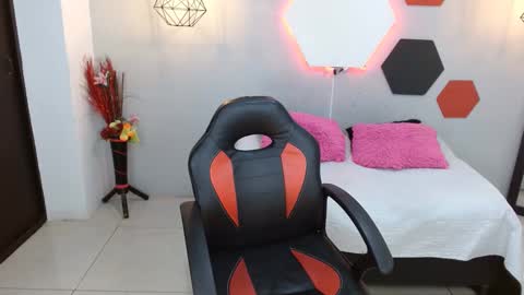 martina online show from February 19, 2025, 3:28 am