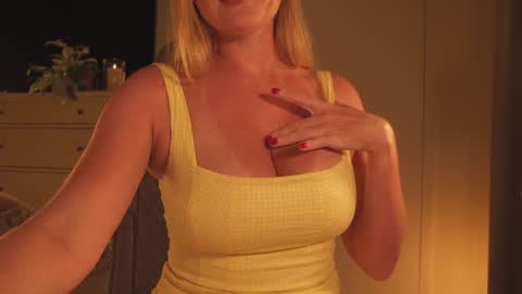 IsaBella-  online show from February 19, 2026, 8:49 pm