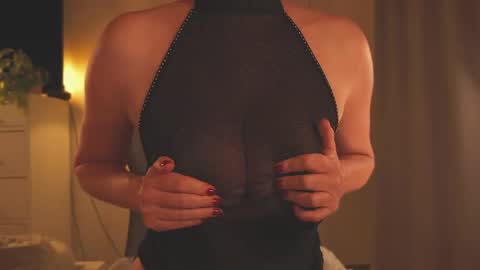 Snapshot of saltedhoney chatting on May 7, 2026, 8:03 pm IsaBella- online show from May 7, 2026, 8:03 pm