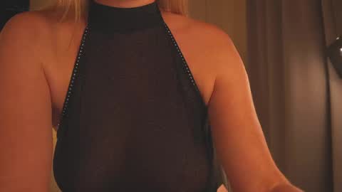 Snapshot of saltedhoney chatting on May 16, 2026, 8:07 pm IsaBella- online show from May 16, 2026, 8:07 pm