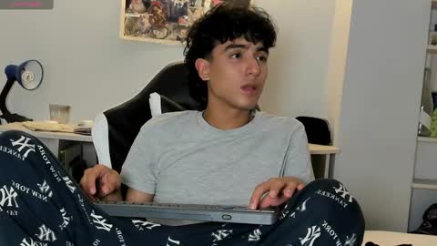 salvatore_montt online show from March 4, 2025, 5:11 am