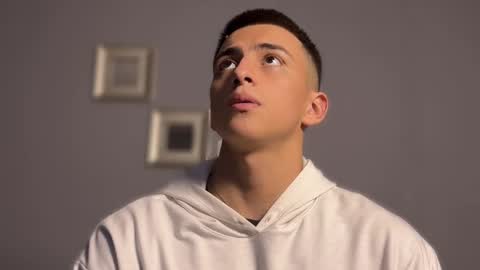 Salvatore online show from December 2, 2025, 5:13 am