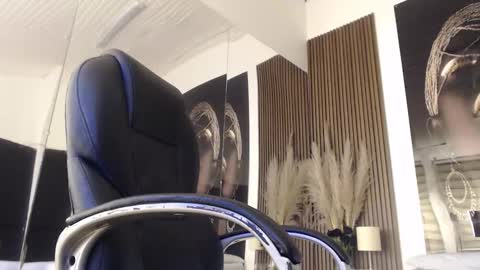 SAM MANSON online show from September 30, 2025, 1:38 pm