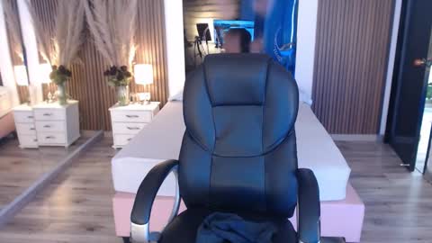 SAM MANSON online show from November 10, 2025, 3:11 pm