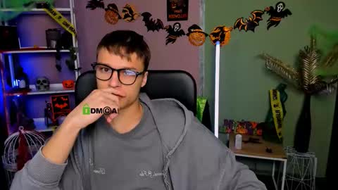 Sam online show from November 3, 2025, 8:10 pm