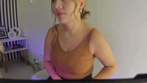 Snapshot of samaantha_white_ chatting on July 15, 2026, 11:37 am Samaantha online show from July 15, 2026, 11:37 am