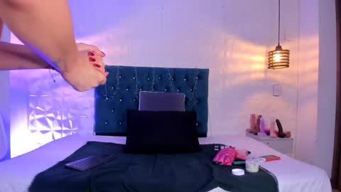 samantha_foxyy online show from March 4, 2026, 10:54 am