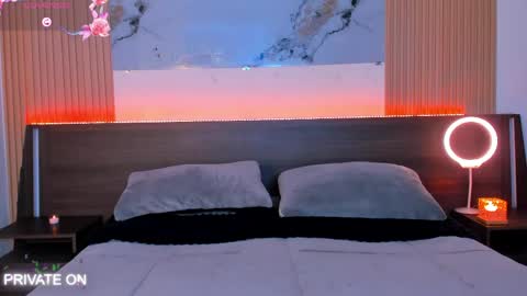 Snapshot of samantha_moons chatting on May 1, 2026, 12:37 am samantha_moons online show from May 1, 2026, 12:37 am