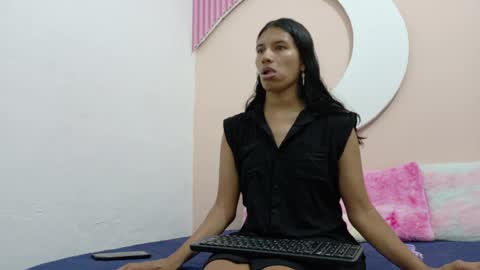 Snapshot of samanthalaurent chatting on June 1, 2026, 7:04 pm samanthalaurent online show from June 1, 2026, 7:04 pm