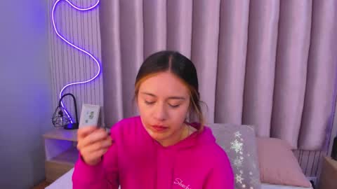 Alejandra  online show from November 6, 2025, 11:55 am