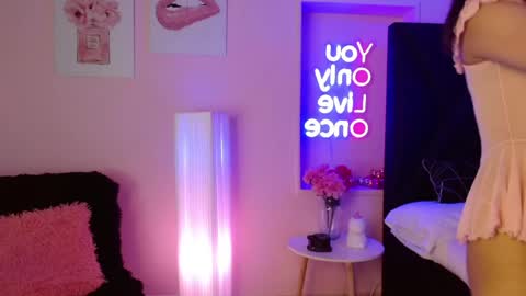 Snapshot of samara_glow chatting on May 9, 2026, 8:47 pm Samara online show from May 9, 2026, 8:47 pm