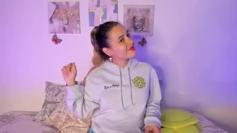 Samara is my name a pleasure delighted that you are here leave your thumb up it is important to me online show from February 10, 2025, 10:40 pm