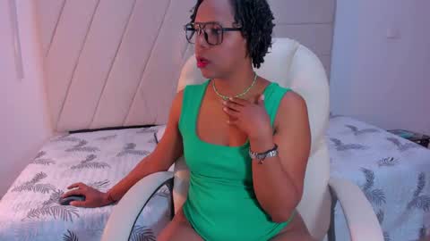 samaraa_smith1 online show from April 18, 2026, 12:20 pm