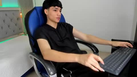 Snapshot of samblack_ chatting on June 6, 2026, 12:43 pm Sam online show from June 6, 2026, 12:43 pm
