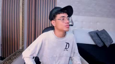 Samfrrost online show from June 14, 2026, 12:29 pm