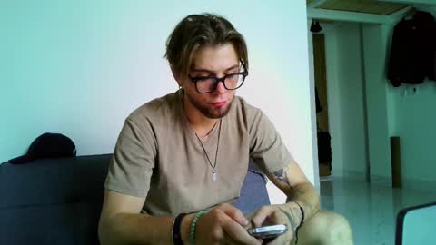 Fansly -       Top4fans   online show from April 22, 2026, 7:00 am