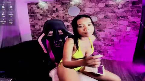 samiacooper25 online show from April 21, 2026, 8:31 am