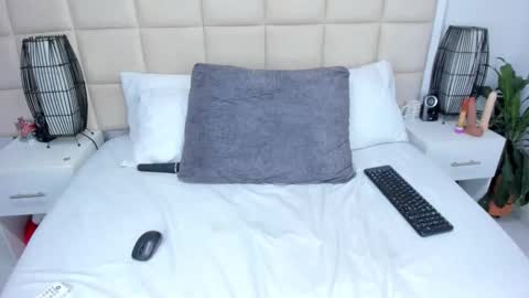 Nice to meet you guys my name is Lina. online show from September 26, 2025, 4:16 am