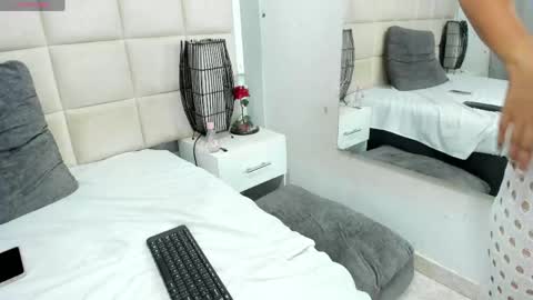 Snapshot of sammy_uwu1 chatting on May 15, 2026, 2:51 am Nice to meet you guys my name is Lina. online show from May 15, 2026, 2:51 am
