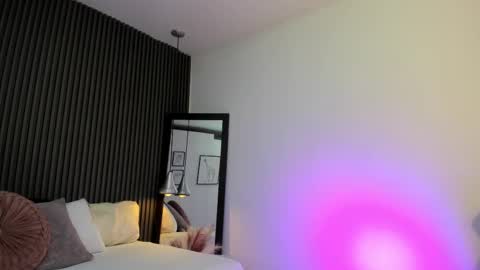 Axel online show from September 22, 2025, 8:00 pm