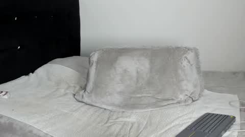 Snapshot of samuelholt chatting on December 14, 2024, 5:25 pm Samuel online show from December 14, 2024, 5:25 pm