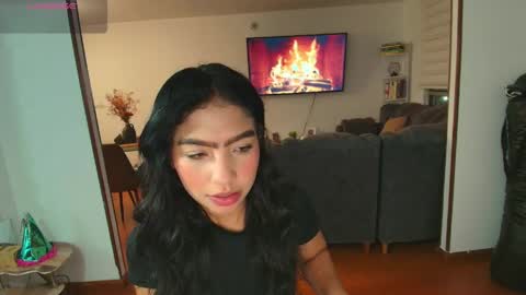 Snapshot of samy_jonnes_ chatting on May 27, 2026, 11:57 pm Hello I am absent due to a family calamity I will return soon-hola estoy ausente por un problema familiar volvere pronto. online show from May 27, 2026, 11:57 pm