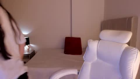 Snapshot of samy_one chatting on May 19, 2026, 9:43 pm Samy online show from May 19, 2026, 9:43 pm