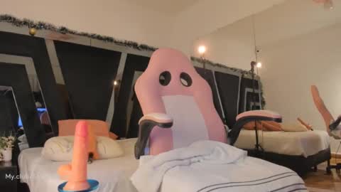 Find me at  when im offline here. online show from December 11, 2024, 1:58 am