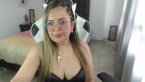 Snapshot of samy_vsn chatting on February 3, 2025, 9:29 pm samy_vsn online show from February 3, 2025, 9:29 pm