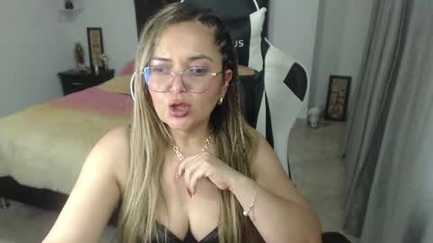 Snapshot of samy_vsn chatting on February 4, 2025, 12:40 am samy_vsn online show from February 4, 2025, 12:40 am