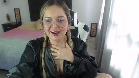 Snapshot of samy_vsn chatting on February 8, 2025, 9:15 pm samy_vsn online show from February 8, 2025, 9:15 pm