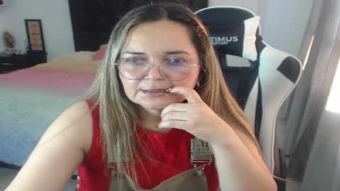 Snapshot of samy_vsn chatting on February 19, 2025, 10:42 pm samy_vsn online show from February 19, 2025, 10:42 pm