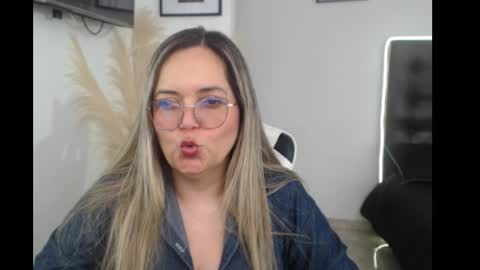 Snapshot of samy_vsn chatting on September 24, 2025, 7:28 pm samy_vsn online show from September 24, 2025, 7:28 pm