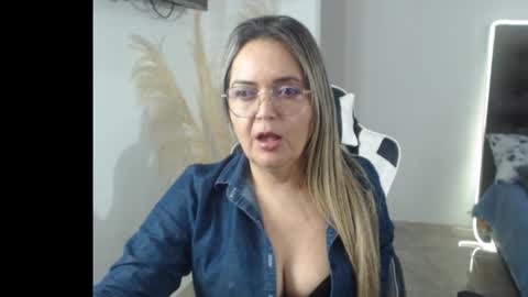 Snapshot of samy_vsn chatting on October 17, 2025, 6:54 pm samy_vsn online show from October 17, 2025, 6:54 pm