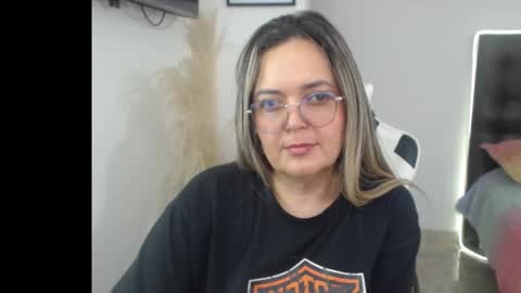 Snapshot of samy_vsn chatting on November 8, 2025, 7:34 pm samy_vsn online show from November 8, 2025, 7:34 pm