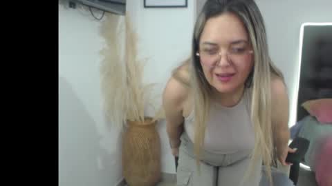 Snapshot of samy_vsn chatting on November 9, 2025, 7:56 pm samy_vsn online show from November 9, 2025, 7:56 pm