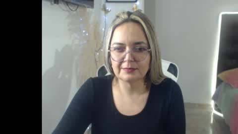 Snapshot of samy_vsn chatting on December 3, 2025, 2:30 am samy_vsn online show from December 3, 2025, 2:30 am