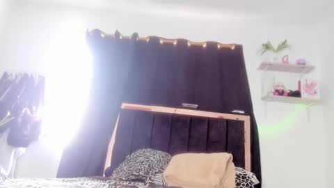 SamyHolbrook online show from November 29, 2025, 1:03 pm