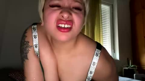 Samymoon online show from April 24, 2026, 8:06 am