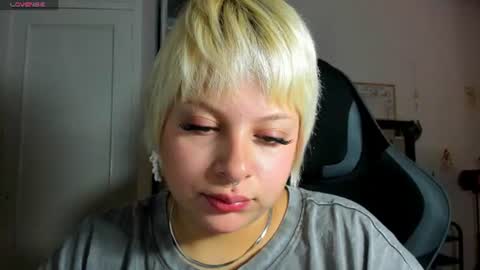 Snapshot of samymoon3 chatting on July 7, 2026, 8:07 am Samymoon online show from July 7, 2026, 8:07 am