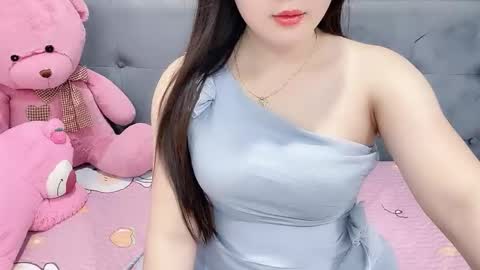 sanami_sian_ online show from October 17, 2025, 2:26 am