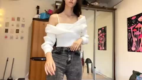Snapshot of sanatroxell chatting on June 22, 2026, 4:37 pm Shiny online show from June 22, 2026, 4:37 pm